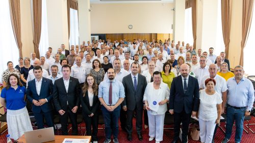 Zeci de primari din centrul țării, invitați la Guvern. Premierul: Să avem înțelepciunea de a ajunge la compromisuri