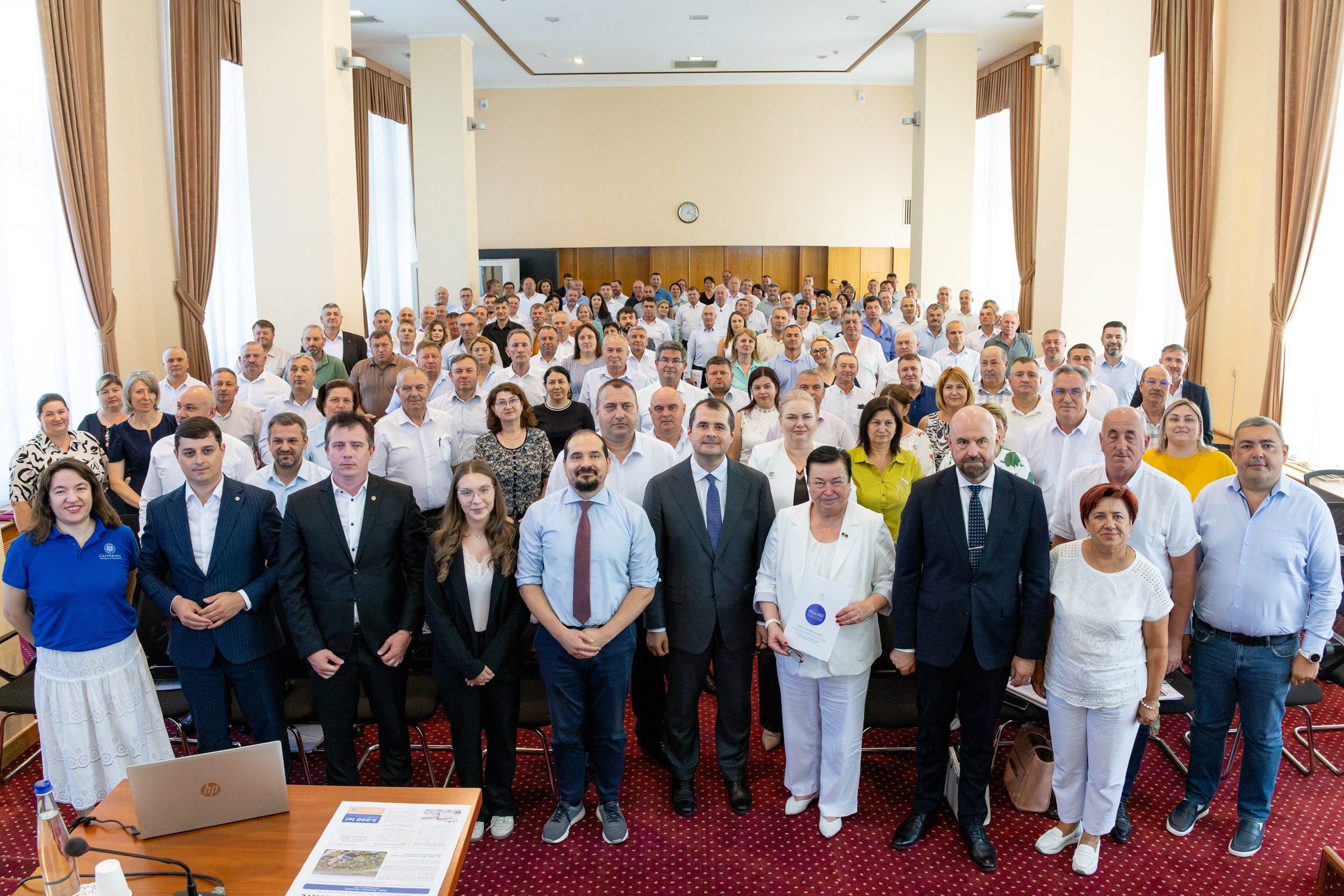 Zeci de primari din centrul țării, invitați la Guvern. Premierul: Să avem înțelepciunea de a ajunge la compromisuri