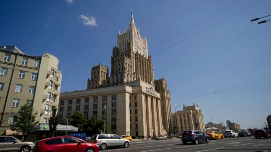 Rusia anunță că nu își recheamă ambasadorul din România, dar promite un răspuns după expulzarea unui diplomat rus