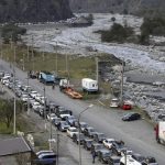 Cetățenii ruși încearcă să fugă din țară: Coadă uriașă de mașini la frontiera cu Georgia