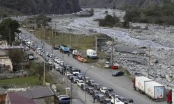 Cetățenii ruși încearcă să fugă din țară: Coadă uriașă de mașini la frontiera cu Georgia