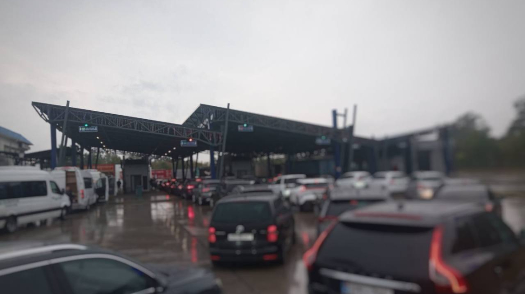 Vama Sculeni, aglomerată pe sensul de ieșire din Republica Moldova