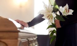 Taxe și pentru servicii funerare? Întreprinderile ar putea pierde scutirea de la taxele locale