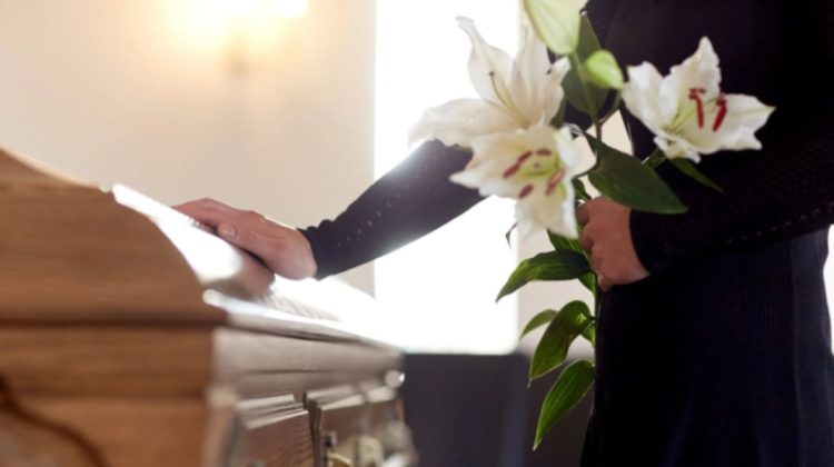 Taxe și pentru servicii funerare? Întreprinderile ar putea pierde scutirea de la taxele locale