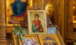Ortodocșii de stil vechi îl cinstesc pe Sfântul Pantelimon, ocrotitorul bolnavilor și doctorilor