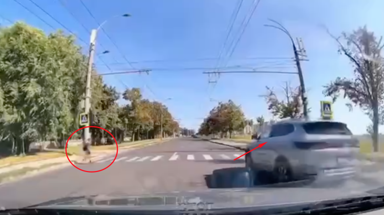 VIDEO Șoferul unui BYD, surprins în timp ce nu acordă prioritate unui pieton. A fost sancționat