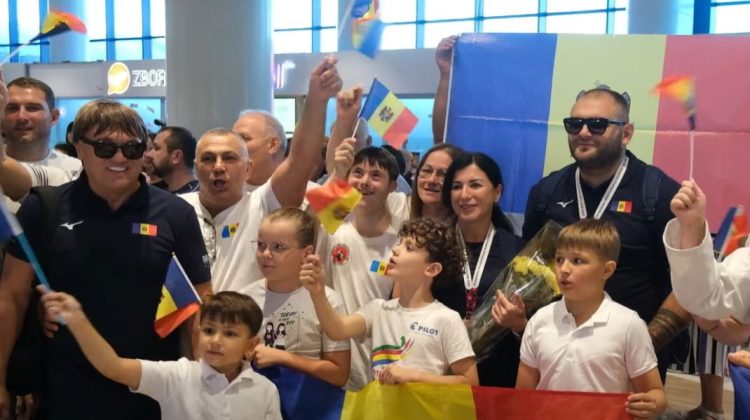 Lotul național de parajudo, întâmpinat cu aplauze la aeroport după cele 4 medalii obținute la Campionatul European
