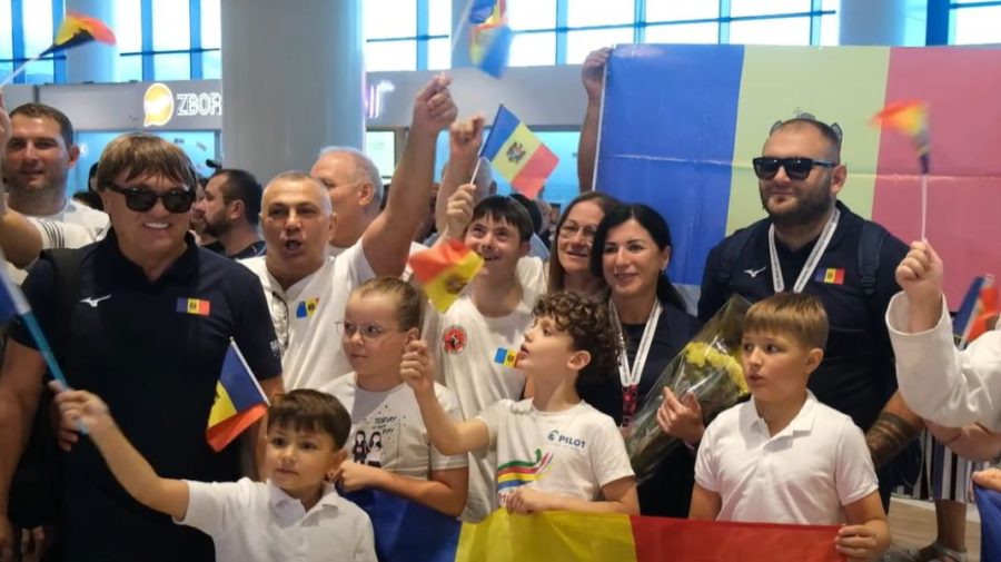 Lotul național de parajudo, întâmpinat cu aplauze la aeroport după cele 4 medalii obținute la Campionatul European
