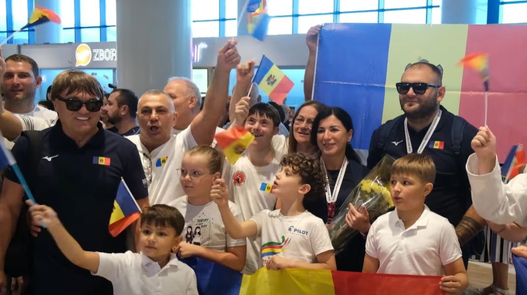 Lotul național de parajudo, întâmpinat cu aplauze la aeroport după cele 4 medalii obținute la Campionatul European