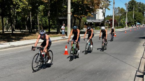 Sportivi din 35 de țări s-au reunit la Chișinău pentru o competiție internațională de triatlon