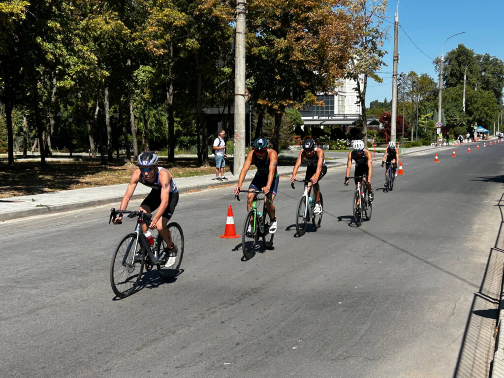 Sportivi din 35 de țări s-au reunit la Chișinău pentru o competiție internațională de triatlon
