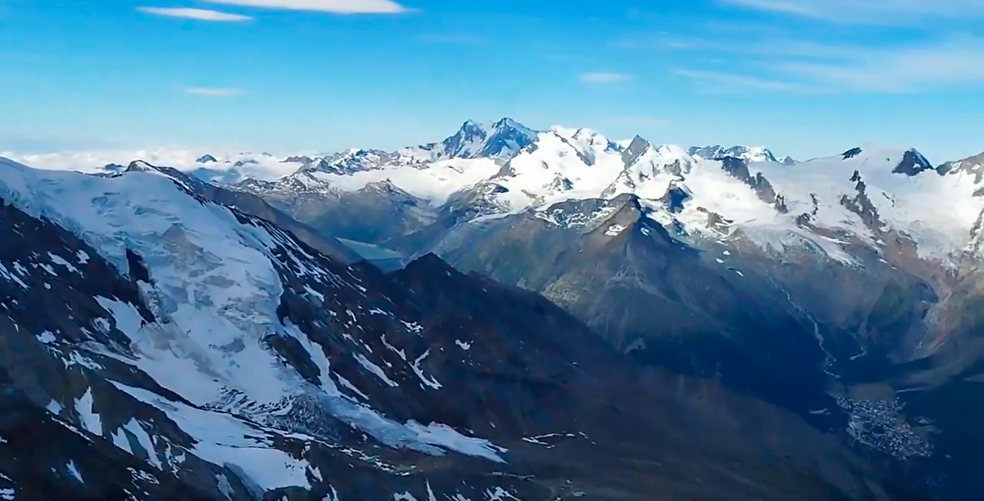 Doi alpinști dispăruți acum 34 de ani în Elveția, găsiți după topirea unui ghețar