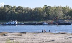 Măsuri fără precedent pe Dunăre: Ungaria scufundă barje pentru a menține în funcțiune centrala Paks