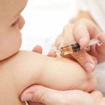 Rujeola, rubeola și oreionul: ce riscuri ascund și cum îi poate proteja vaccinul ROR pe copii