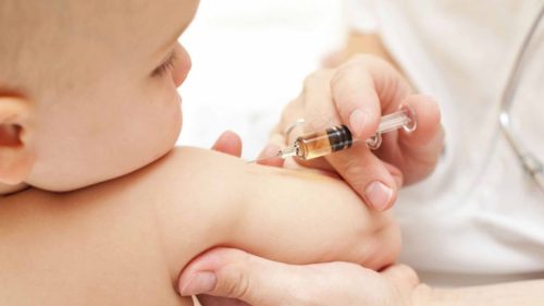 Rujeola, rubeola și oreionul: ce riscuri ascund și cum îi poate proteja vaccinul ROR pe copii