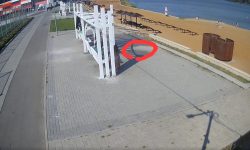 VIDEO Vandalism într-un parc din Chișinău! Un grup de copii a rupt cablurile instalației de vaporizare