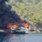 Vacanță transformată în coșmar: Un vas cu 115 oameni a luat foc în Turcia. Pasagerii s-au aruncat în mare
