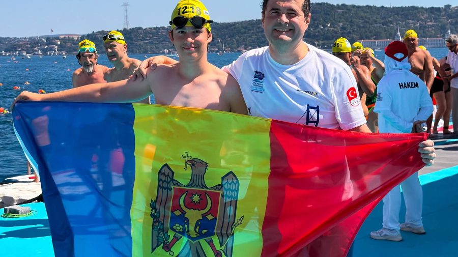 Vasile Tofan a traversat Bosforul înot alături de fiul său: „A fost mai rapid decât mine”