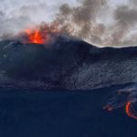 Vulcanul Etna a erupt din nou. Aterizările la aeroportul din Catania au fost suspendate