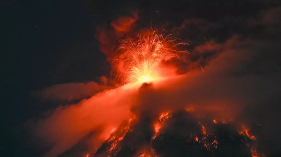 Imagini spectaculoase cu Vulcanul Fuego, care a erupt din nou. Sute de locuitori, evacuați