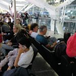 VIDEO Noi probleme pe aeroporturile din Marea Britanie: Sute de zboruri anulate și întârzieri