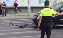 VIDEO Accident în centrul capitalei: un minor pe trotinetă, tamponat de o mașină