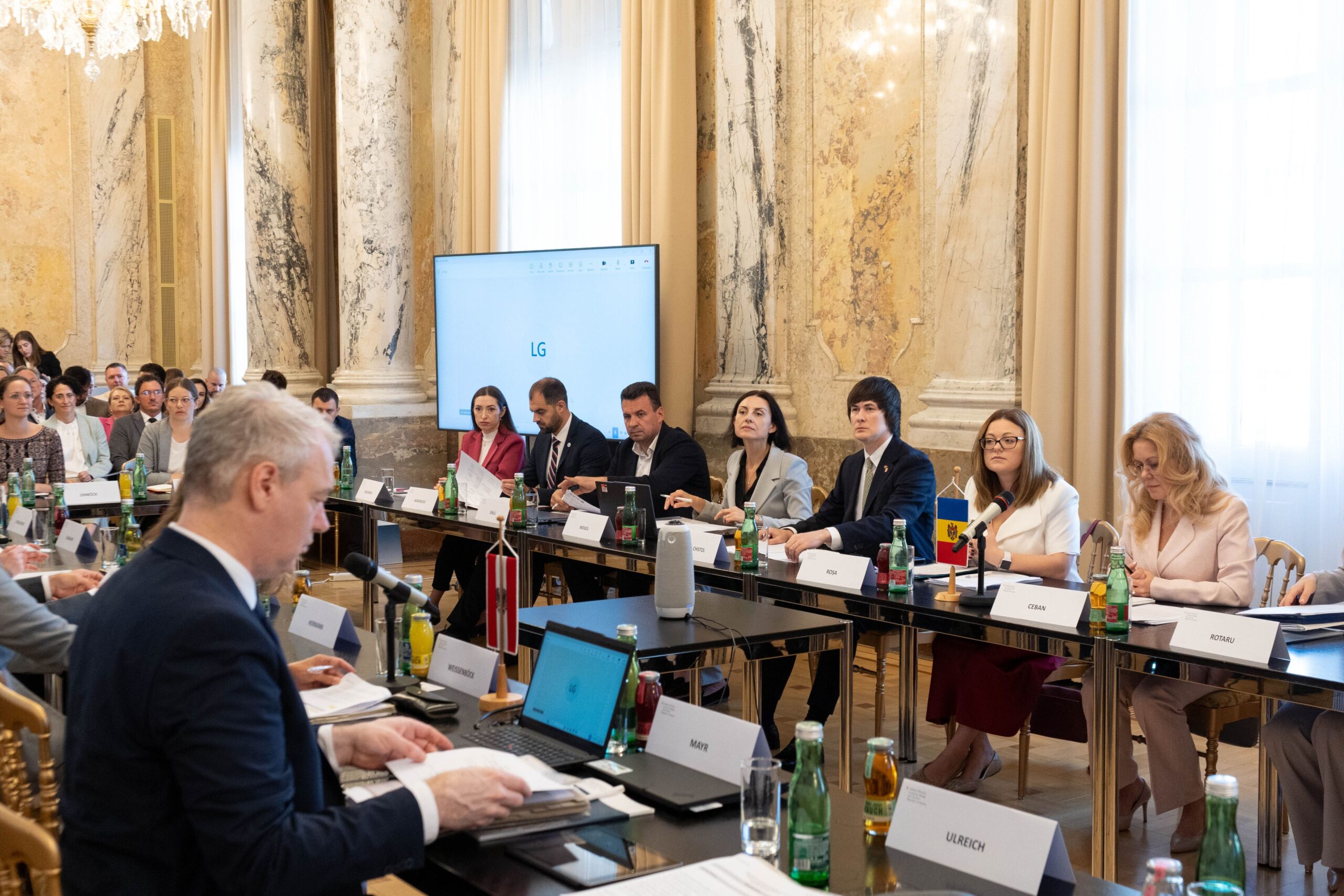Oameni de afaceri din Moldova și Austria, la o masă. CCI a organizat Misiunea Economică a Moldovei la Viena