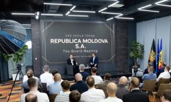 „CEO Vasile Tofan. Republica Moldova S.A.” – inscripția de la un eveniment cu premierul a stârnit critici. Reacția Guvernului