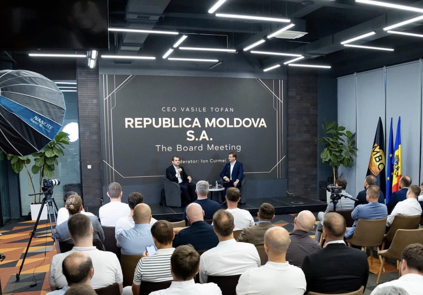 „CEO Vasile Tofan. Republica Moldova S.A.” – inscripția de la un eveniment cu premierul a stârnit critici. Reacția Guvernului