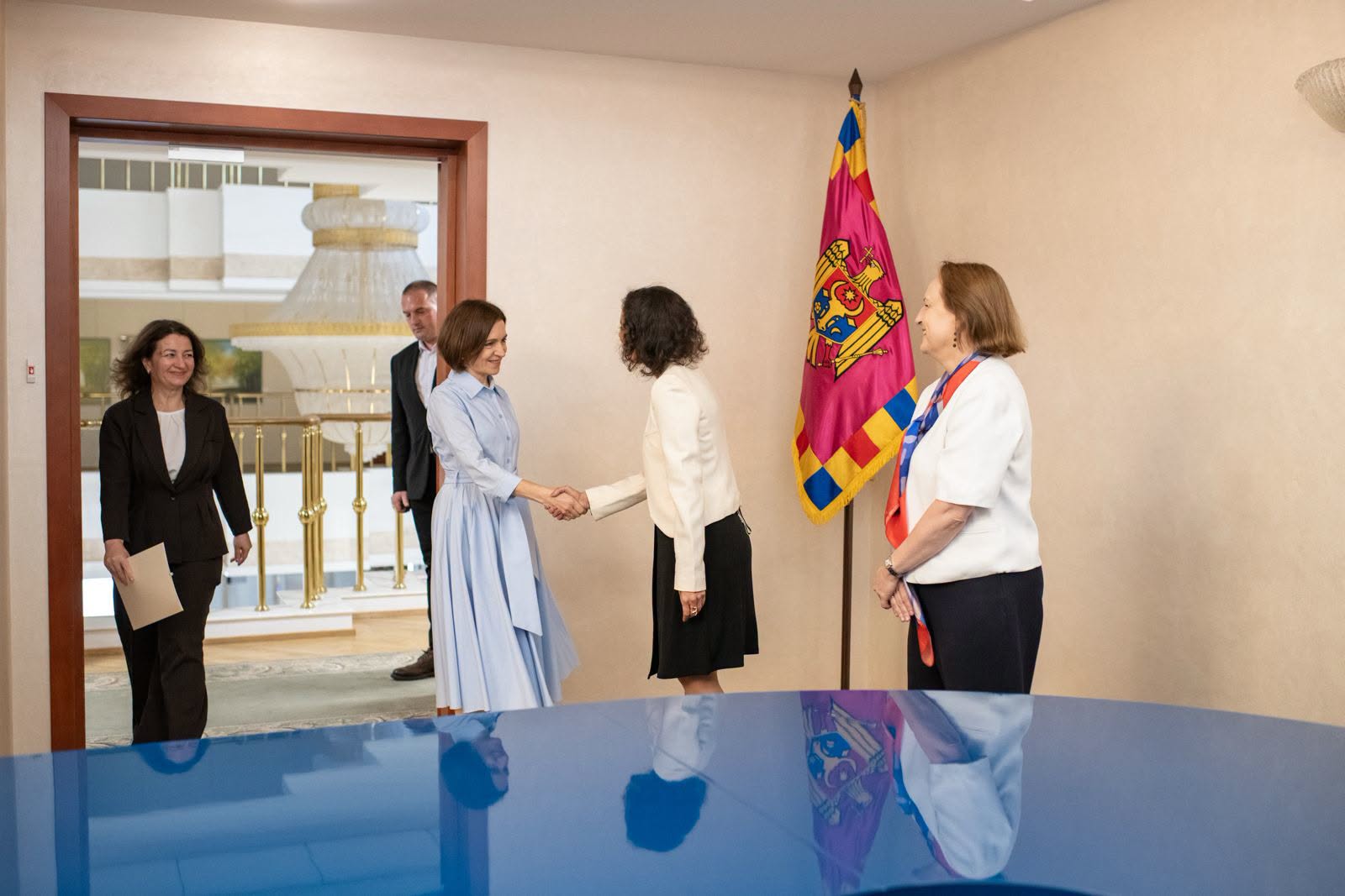FOTO Comisara europeană pentru crize, primită la Președinție. Discuțiile purtate cu Maia Sandu