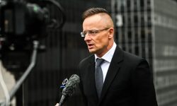 Fost ministru ungar de Externe, vizat de o plângere penală: Ar fi folosit avioane private pe bani publici