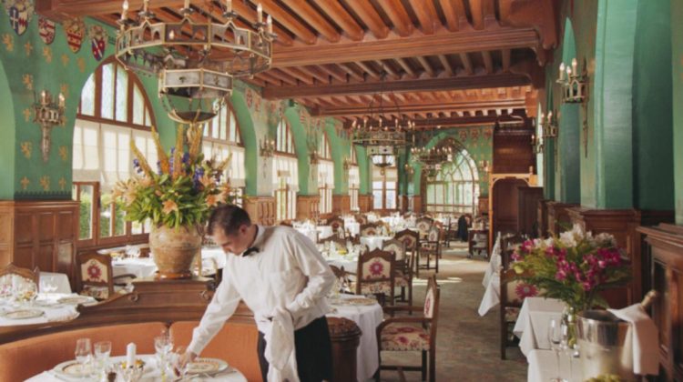 Tacâmuri, lumânări și suporturi pentru hârtie igienică furate din restaurante cu stele Michelin din Franța