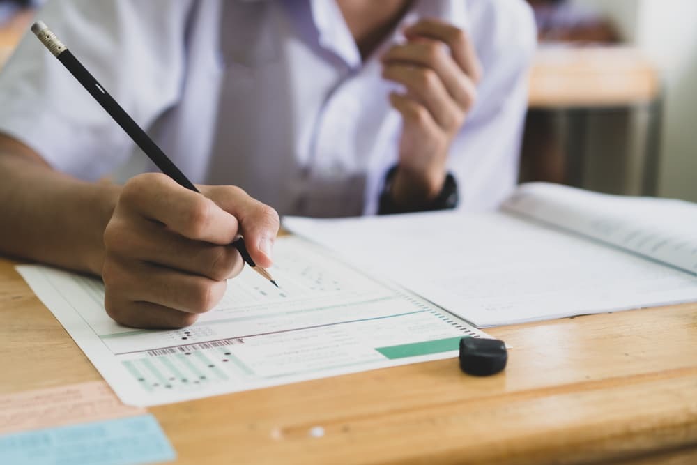 Scădere la matematică și lectură, progres modest la științe: Cum arată rezultatele Moldovei la PISA 2025