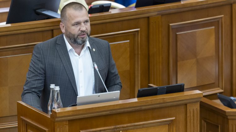 VIDEO Șarban explică în Parlament cum au ajuns talibanii la Chișinău. Costiuc l-a întrebat despre o vizită de răspuns