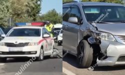 VIDEO O mașină a carabinierilor, implicată într-un accident în Chișinău: O persoană, transportată la spital