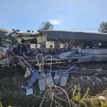VIDEO Accident grav în Polonia: Un tren s-a izbit  un camion și a deraiat. Zeci de persoane, rănite