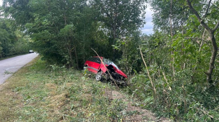 Accident fatal la Ocnița! Un bărbat a decedat după ce mașina s-a răsturnat