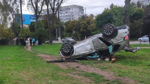 Accidentul rutier de la Bălți: Cinci persoane, printre care un minor, au fost transportate la spital