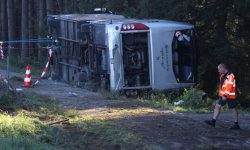 Un autocar plin cu turiști străini s-a răsturnat pe o autostradă din Germania. Doi morți și mai mulți grav răniți