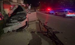 La un pas de a ajunge cu mașina într-o farmacie! Accident violent în Chișinău din cauza unui șofer beat