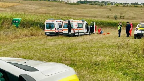 Microbuz cu 20 de pasageri, implicat într-un accident la Glodeni. Sunt mai multe persoane rănite