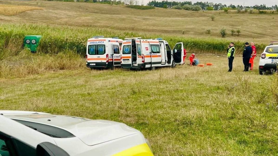 Microbuz cu 20 de pasageri, implicat într-un accident la Glodeni. Sunt mai multe persoane rănite