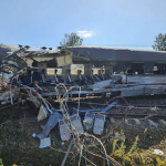 VIDEO Accident grav în Polonia: Un tren s-a izbit  un camion și a deraiat. Zeci de persoane, rănite