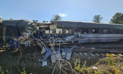 VIDEO Accident grav în Polonia: Un tren s-a izbit  un camion și a deraiat. Zeci de persoane, rănite