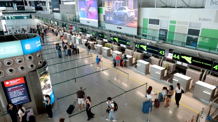 Aeroportul Internațional Jakarta își suspendă zborurile din cauza erupției vulcanice