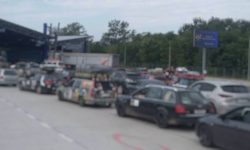 Aglomerație la Sculeni: Autoritățile recomandă traversarea frontierei prin alte puncte