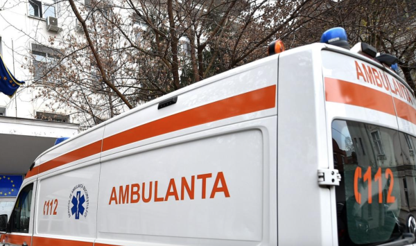 Două persoane, salvate de pompieri după ce s-au intoxicat într-un beci din România