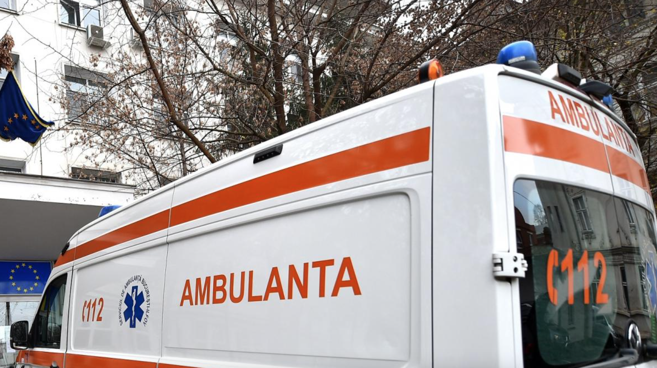 Două persoane, salvate de pompieri după ce s-au intoxicat într-un beci din România