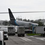 Un avion a ratat pista la aterizare în Miami si a intrat în mai multe mașini. Sunt cinci morți