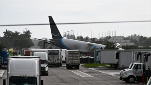 Un avion a ratat pista la aterizare în Miami și a intrat în mai multe mașini. Sunt cinci morți